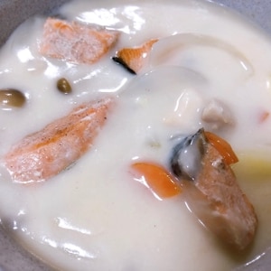ご飯も進む♫　和風鮭のクリームシチュー